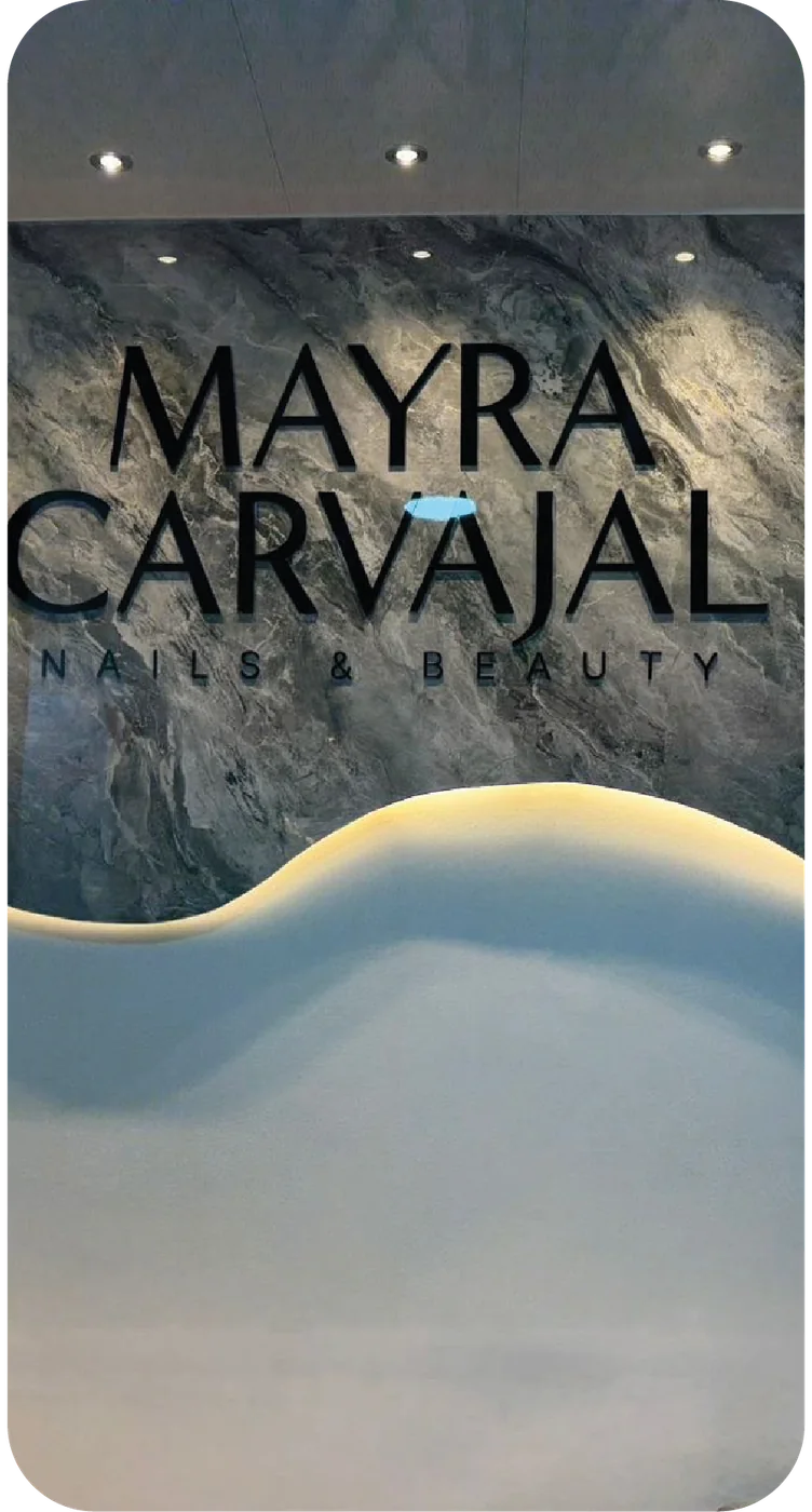 Letras en acr&iacute;lico para Mayra Carvajal Nails & Beauty