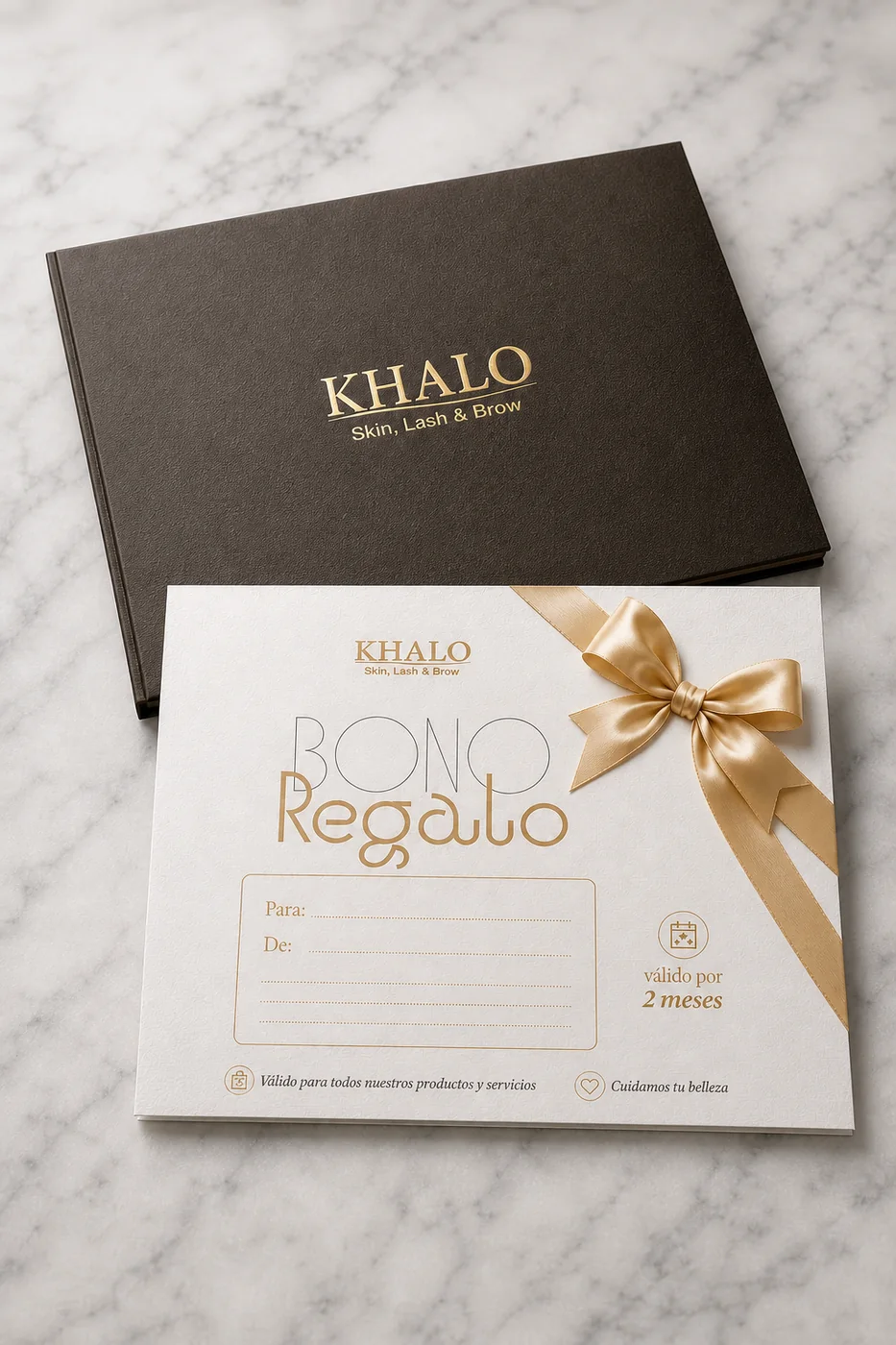 Diseño premium de bono regalo y presentación de marca KHALO